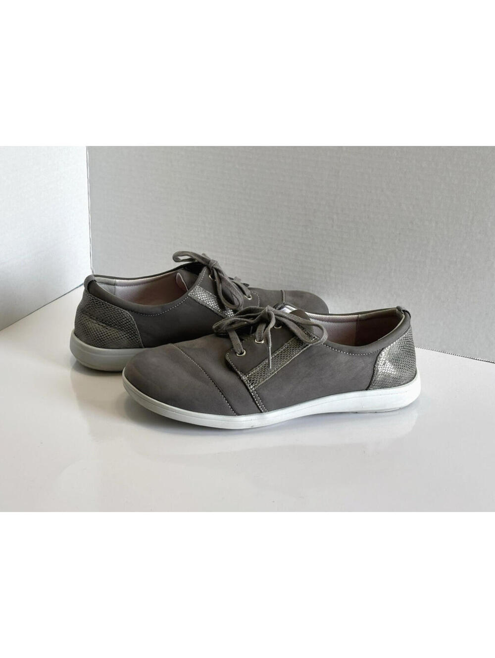 SAS Marnie Women's 9 Wide Gray Nubuck Snake Lace Up Sneaker Comfort Flat Shoes